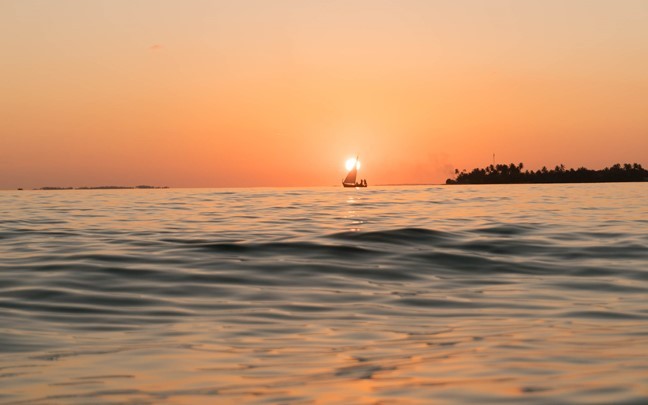 laamu-maldives-boat-from-resort