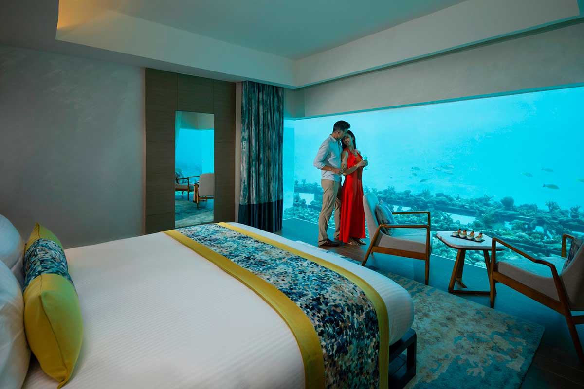 2_Aqua-Villa-Couple